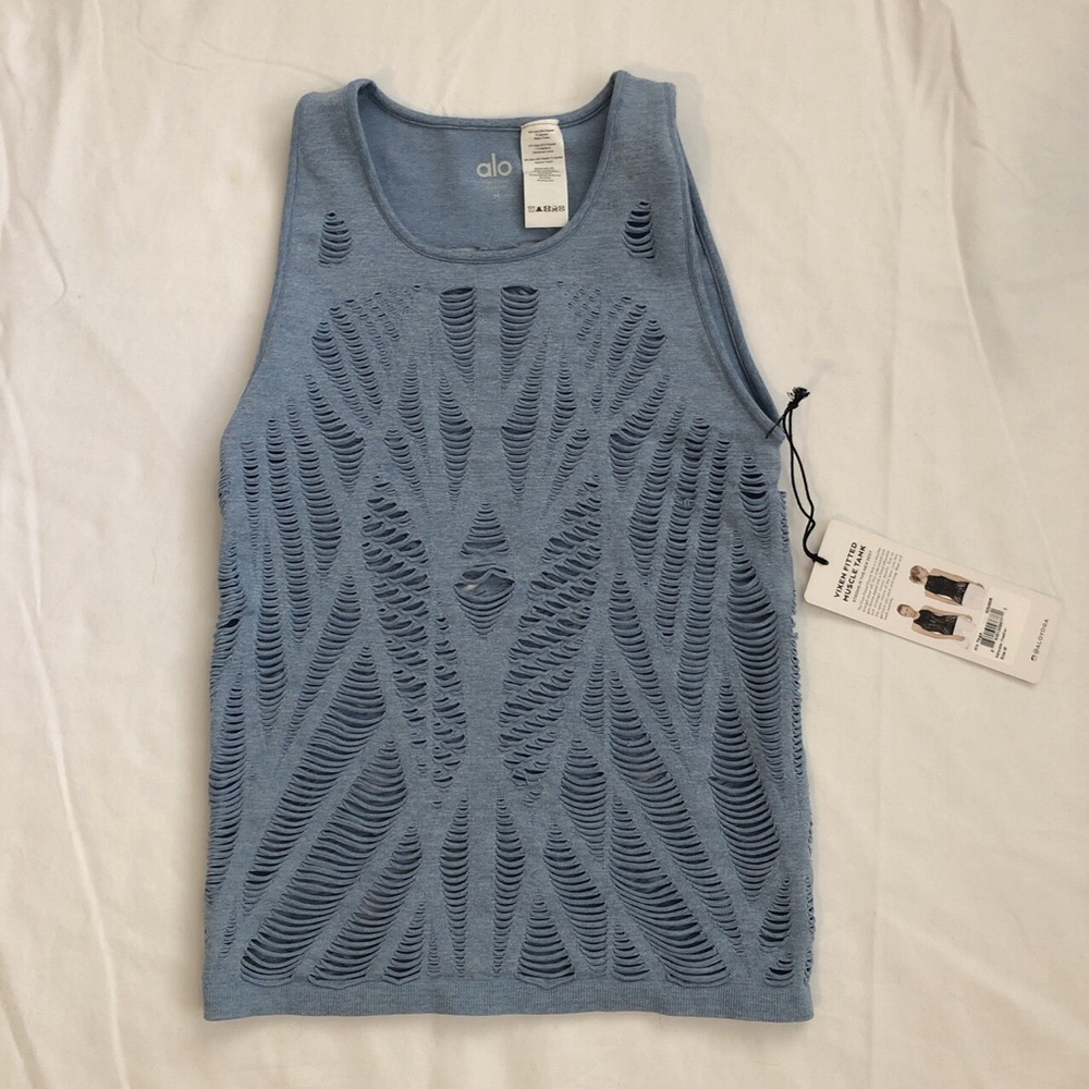 Alo Yoga vixen fitted muscle T